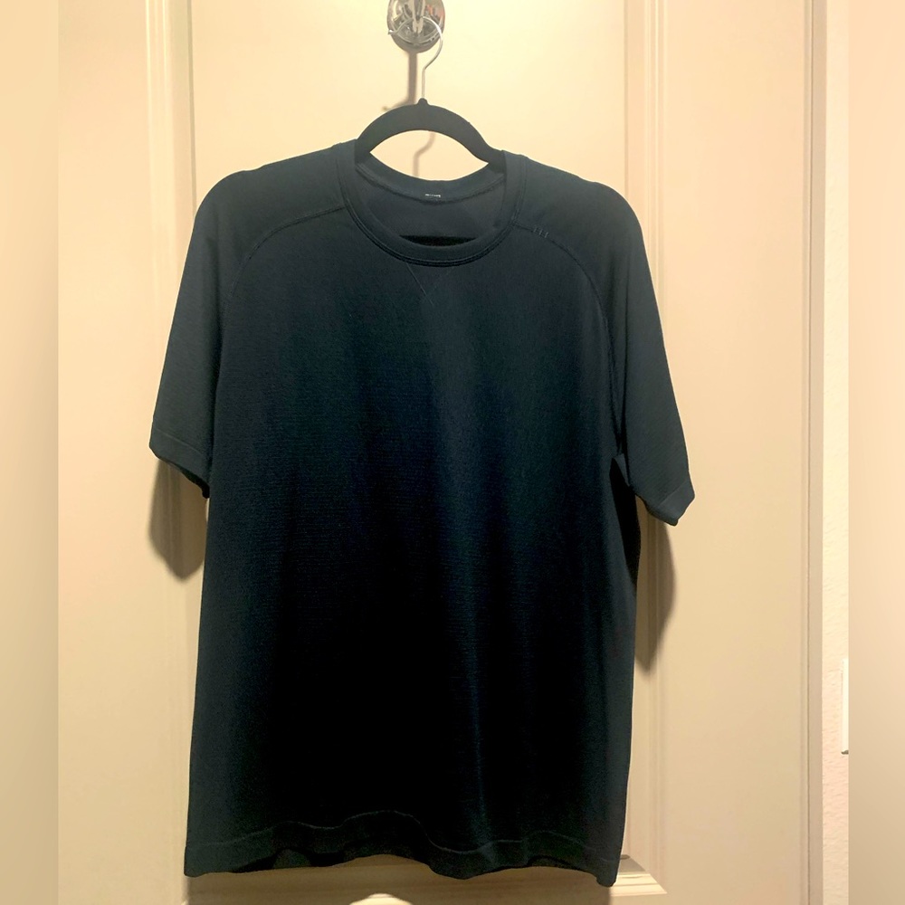 Men’s Lululemon shirt